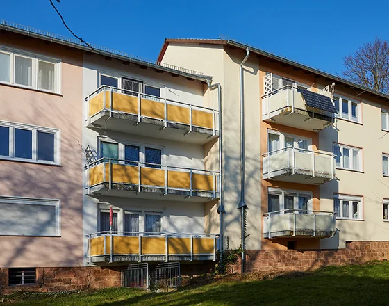 Foto von Mehrfamilienhäuser im Schenkendorfweg in Marburg im unsanierten Zustand